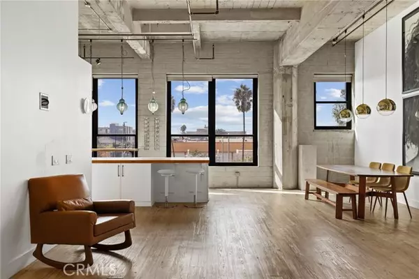 Long Beach, CA 90802,115 W 4th 203