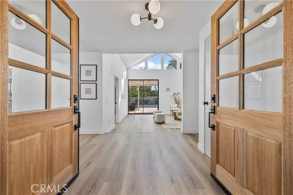 Chatsworth, CA 91311,21108 Mayall