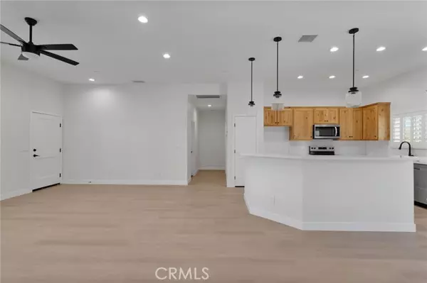 Apple Valley, CA 92307,15561 Desert Star