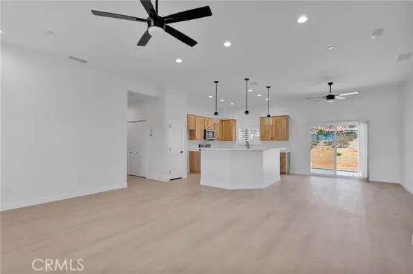 Apple Valley, CA 92307,15561 Desert Star