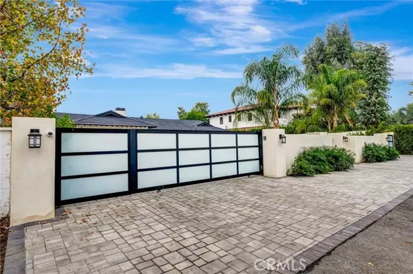 Woodland Hills, CA 91367,22914 Calvert ST