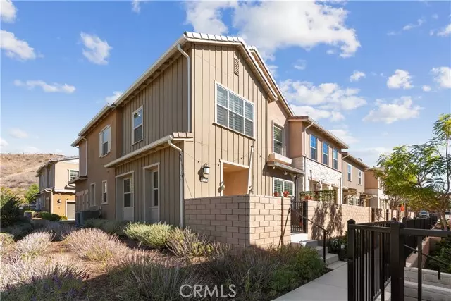 26425 Choral LN, Saugus, CA 91350