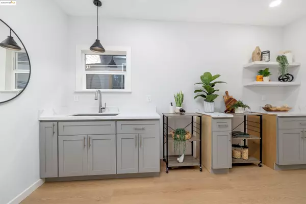 Oakland, CA 94611,243 Oakland Ave