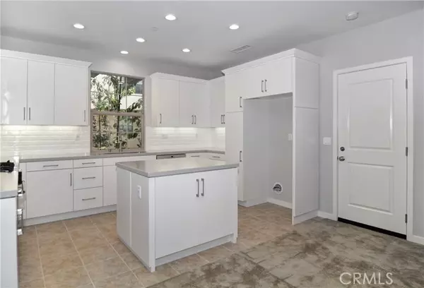 Irvine, CA 92618,123 Quiet GRV