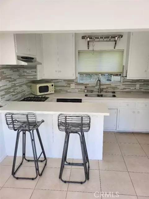 Los Angeles, CA 90068,6319 Bryn Mawr DR