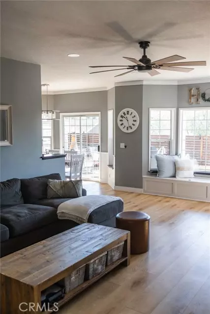 Saugus, CA 91390,28724 Magnolia WAY