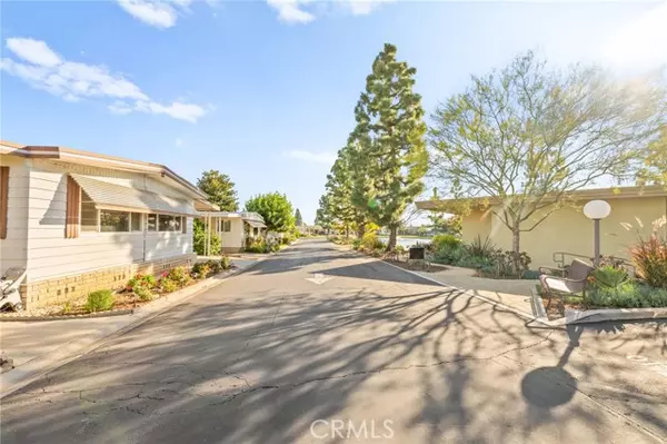 Yorba Linda, CA 92886,3738 LAKE SIDE 75