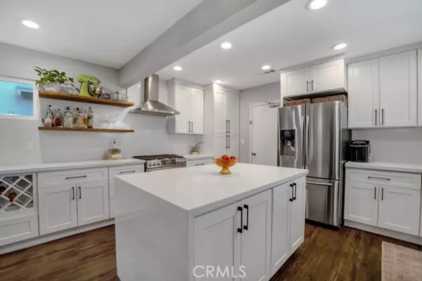 Woodland Hills, CA 91364,22041 San Miguel