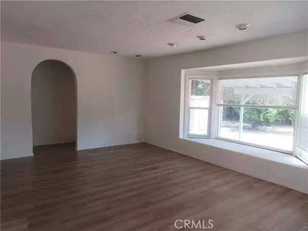 Los Angeles, CA 91406,6446 Mclennan