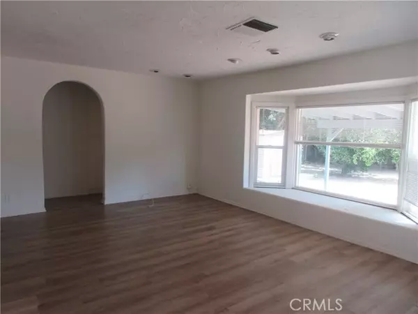 Los Angeles, CA 91406,6446 Mclennan