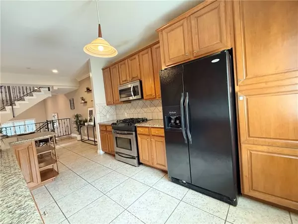 Agoura Hills, CA 91301,5241 Colodny DR 403