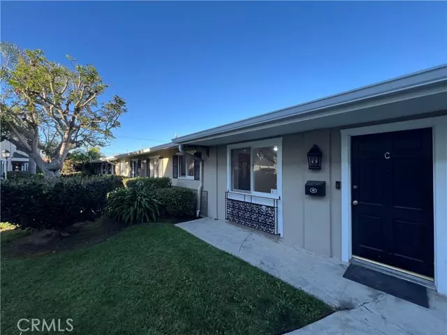 1741 Tustin 10C, Costa Mesa, CA 92627