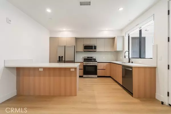 Van Nuys, CA 91405,7510 Sepulveda BLD 102