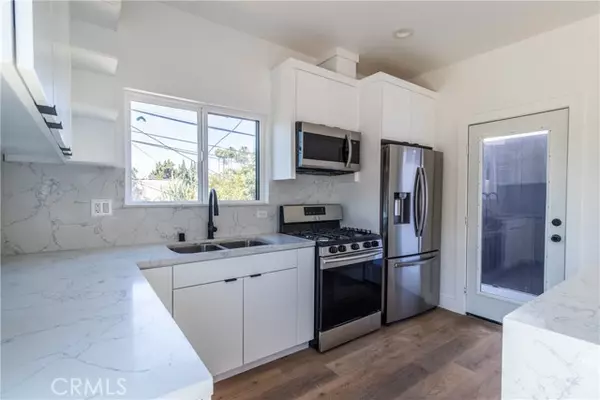 Los Angeles, CA 90019,4507 W 18th St DR 1