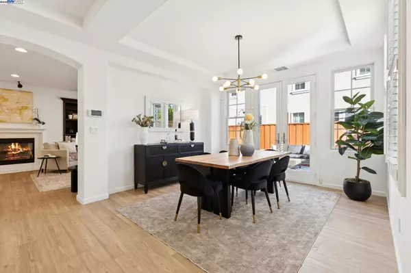 5 Cornelius Sq, Alameda, CA 94501