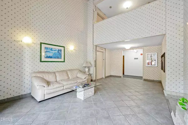 Los Angeles, CA 90042,4239 Via Arbolada 104