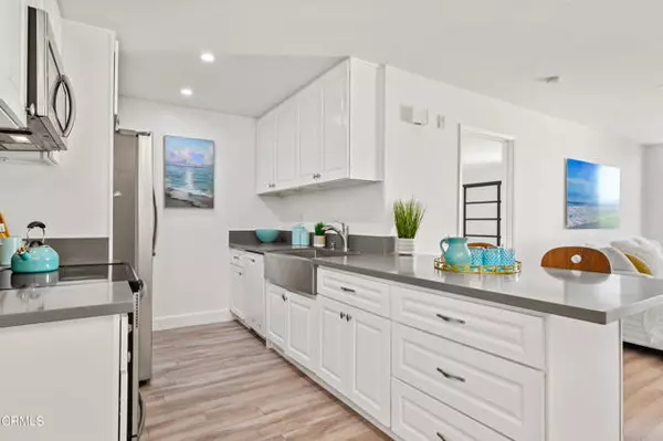 Los Angeles, CA 90042,4239 Via Arbolada 104