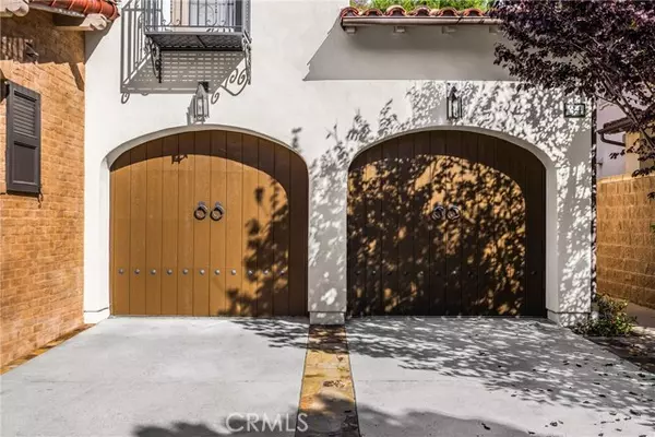 Irvine, CA 92603,34 TALL HEDGE