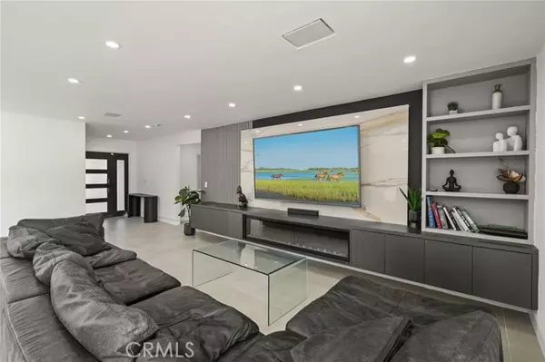 Chatsworth, CA 91311,10405 Lubao AVE