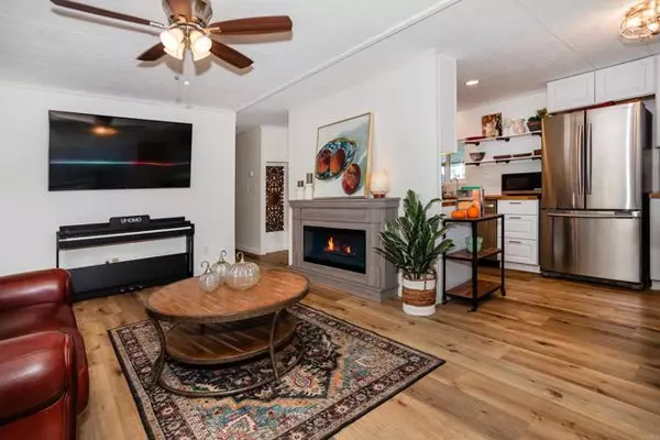 San Marcos, CA 92069,155 Las Flores 36