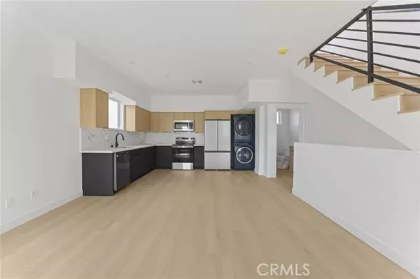 Los Angeles, CA 90004,4511 Rosewood AVE 1