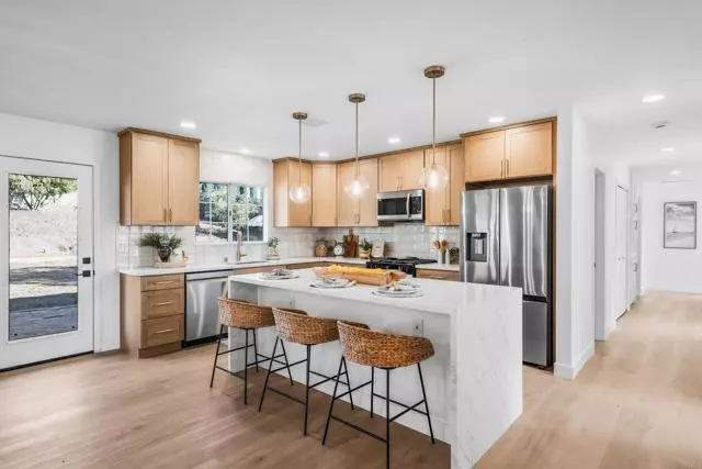 Escondido, CA 92029,2308 Bernardo AVE