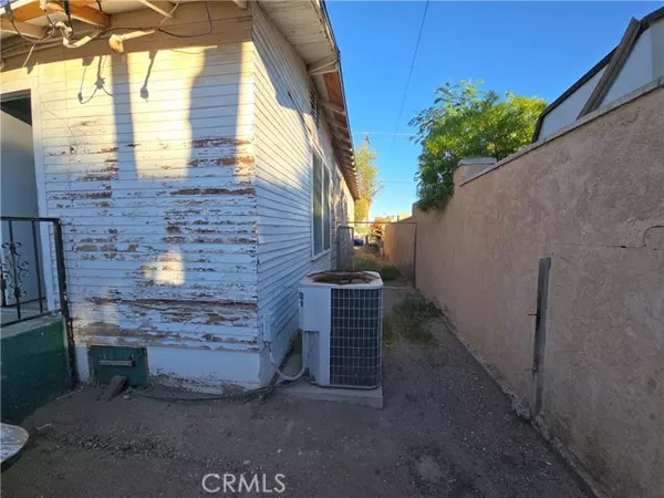 Needles, CA 92363,618 Palm WAY