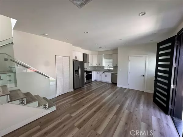 Arleta, CA 91331,9585 Woodale AVE