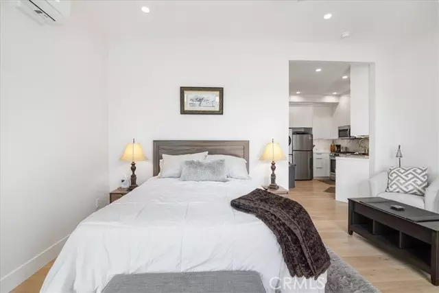 Laguna Beach, CA 92651,1515 Tahiti AVE B