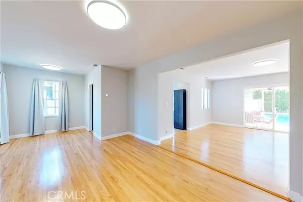 7648 Ostrom AVE, Lake Balboa, CA 91406