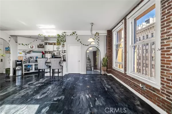 Los Angeles, CA 90014,215 W 7th ST 1008