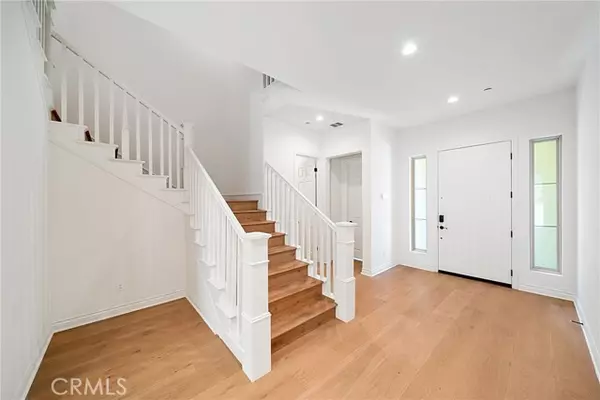 Irvine, CA 92602,66 Poncho