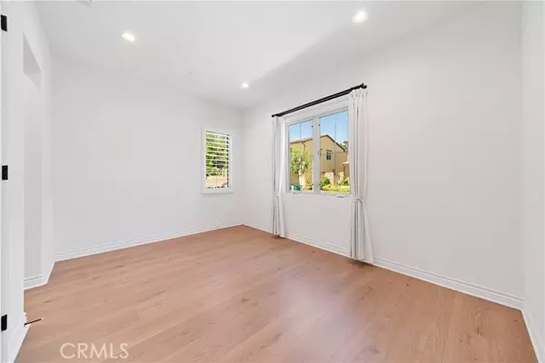 Irvine, CA 92602,66 Poncho