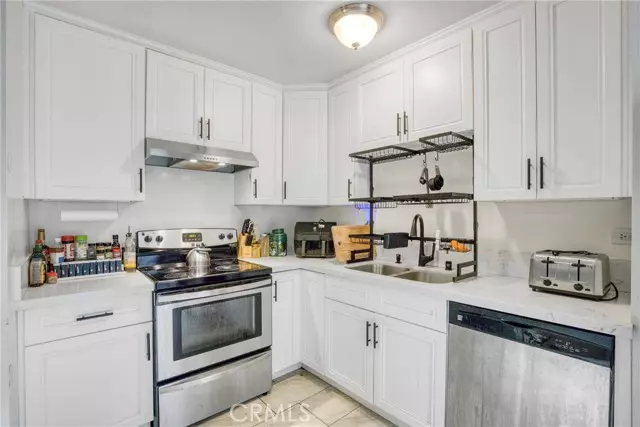 7300 Lennox AVE J5, Van Nuys, CA 91405