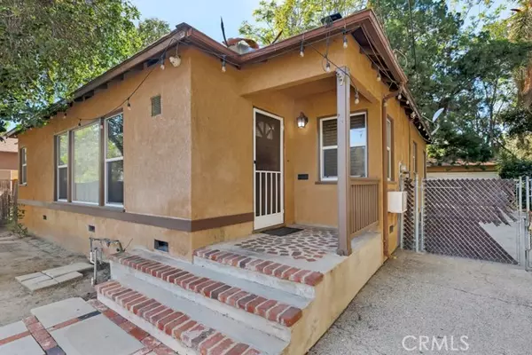 7725 Owensmouth, Canoga Park, CA 91304