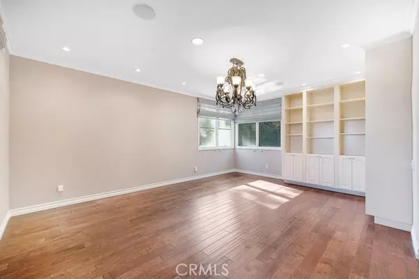 Encino, CA 91316,17232 Quesan PL