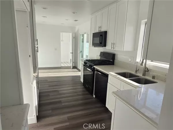 Sylmar, CA 91342,11608 Luanda