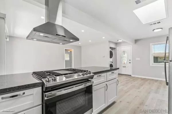 San Diego, CA 92117,4168 Cole WAY