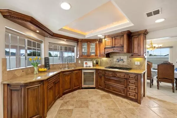 Bonita, CA 91902,308 Maverick PL