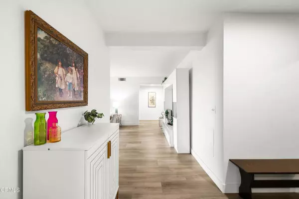 Los Angeles, CA 90042,4275 Via Arbolada 209