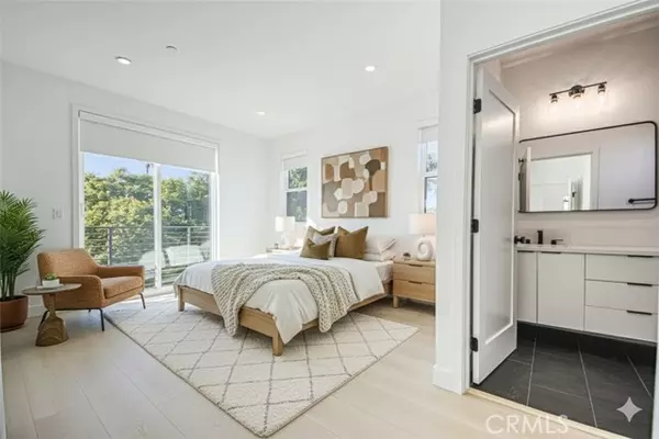 Los Angeles, CA 90016,2202 Thurman AVE