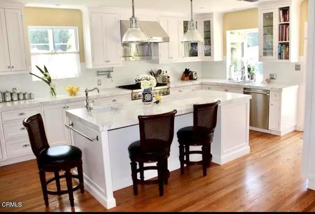 Los Angeles, CA 90210,807 N Doheny DR