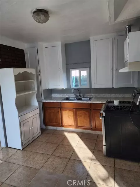 Los Angeles, CA 90011,1470 E 42nd