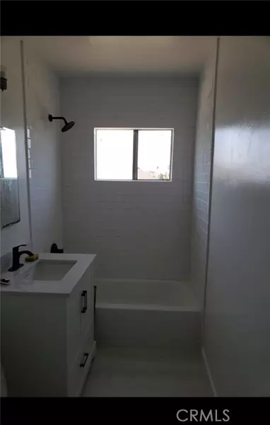 1451 E 21 St 3, Los Angeles, CA 90011