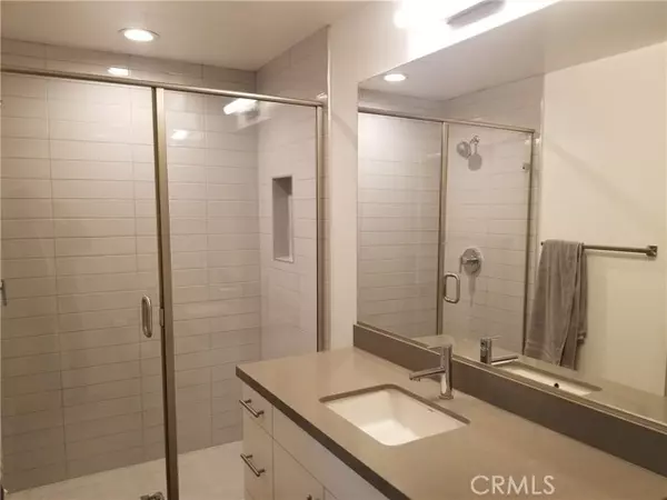 North Hollywood, CA 91601,5621 N Bella Blanco DR