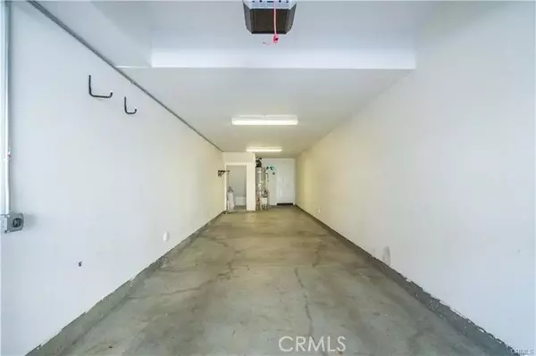 Valencia, CA 91354,24470 Marzal