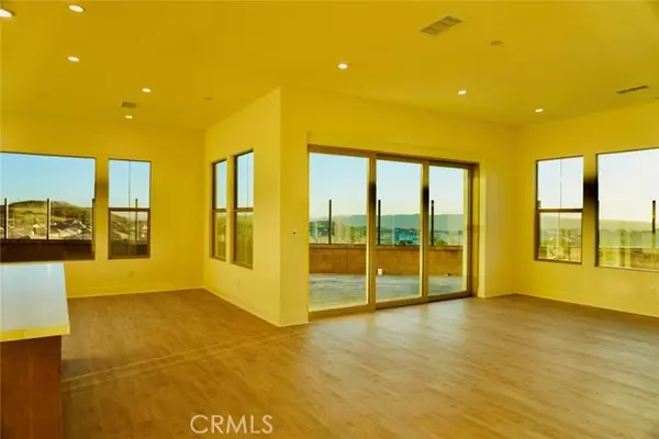 Irvine, CA 92618,112 Awning