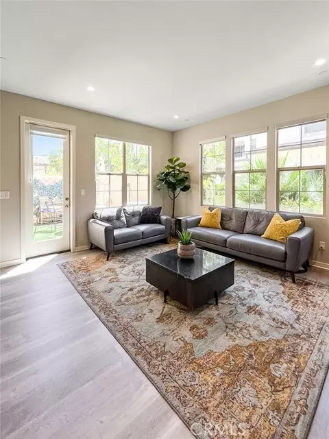 Irvine, CA 92618,120 Leafy Twig