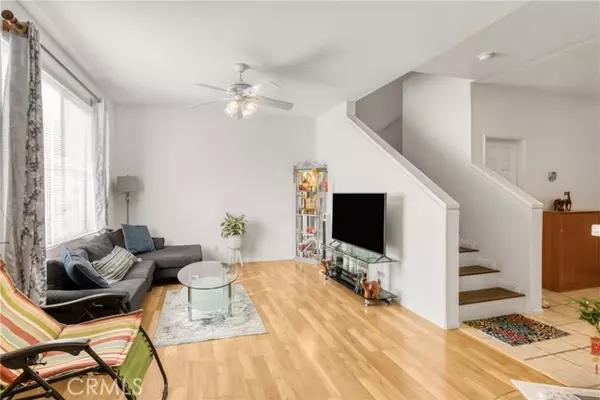 Saugus, CA 91350,22754 Little Fall CT