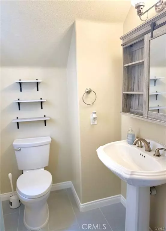 Irvine, CA 92602,64 Rockport